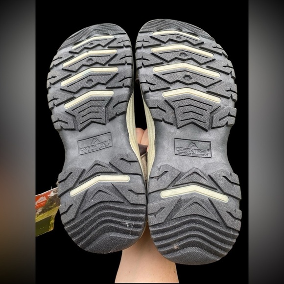 Ozark Trail-NWT Men’s 10 moss green/gray hiking sandals. Velcro adjustable. New! - Picture 2 of 12